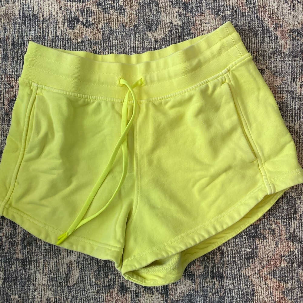 lululemon inner glow shirt size 6